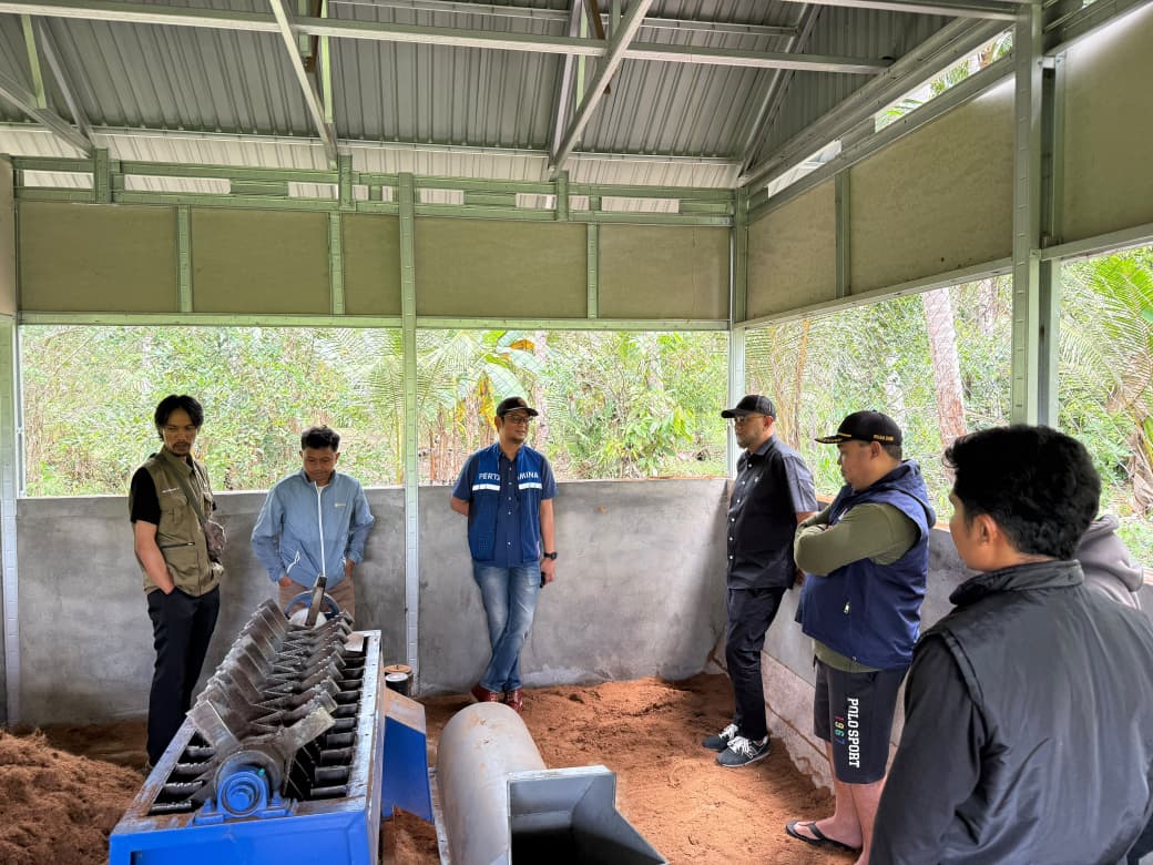 PERTAMINA LAKUKAN MONITORING DAN EVALUASI PROGRAM COCOPEAT SERTA BANK SAMPAH DESA NONONG